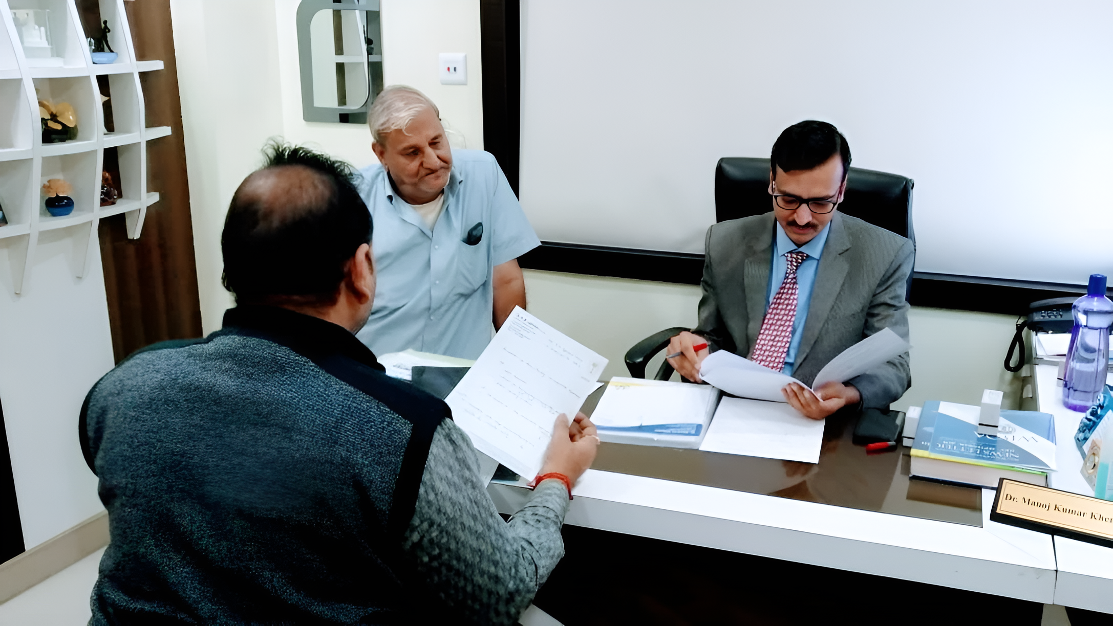 Dr. Manoj Kumar Khemani - Pioneer of AR VR Knee Replacement in Eastern India